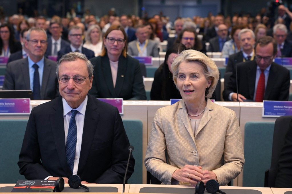 Mario Draghi (b) is felszólalt a belgiumi EU-ülésen, ahol az Európai Unió előtt álló versenyképességi kihívások megvitatásán lesz a fókusz