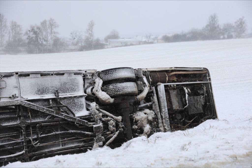 árokba borult busz Zala