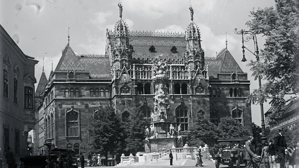 A miniszterelnök megbuktatására törnek