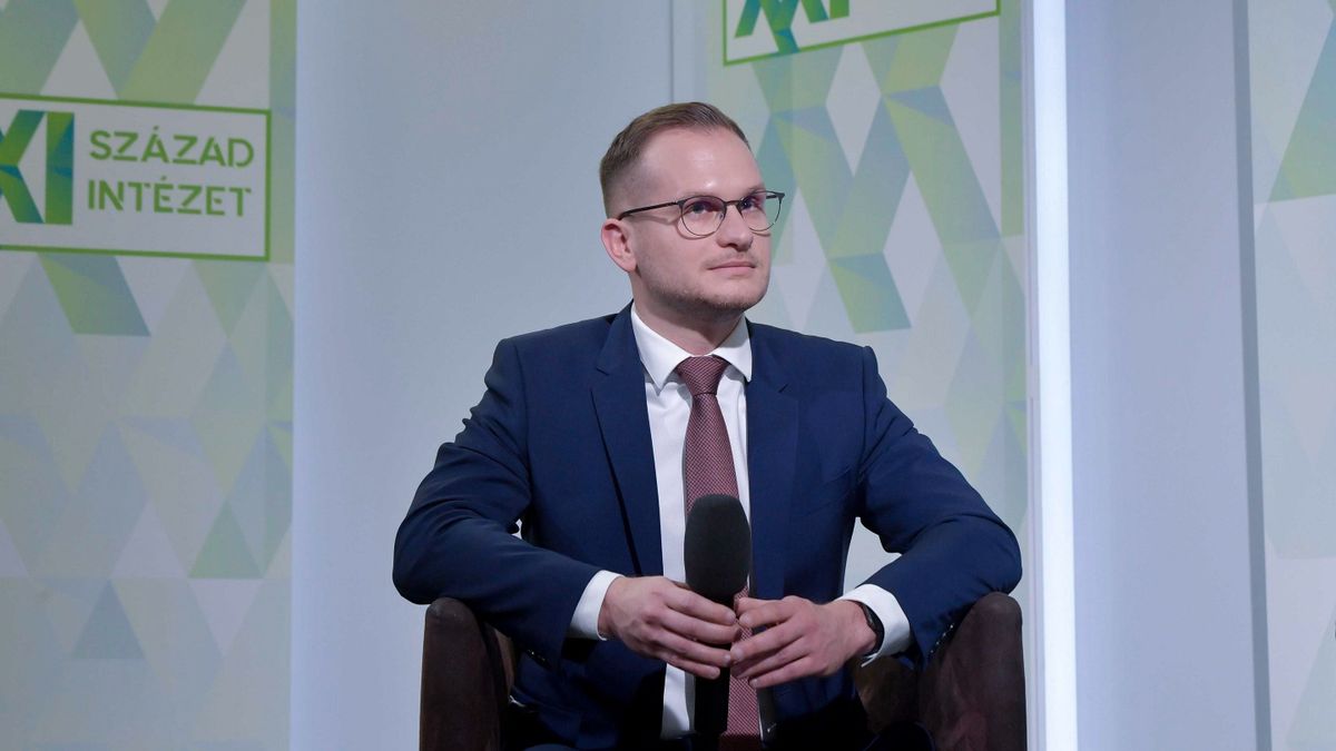 Deák Dániel, a XXI. Század Intézet vezető elemzője A Fidesz-recept - kampányból kampányba című könyvének bemutatóján a Terror Háza Múzeumban 2023. március 30-án.MTI/Koszticsák Szilárd