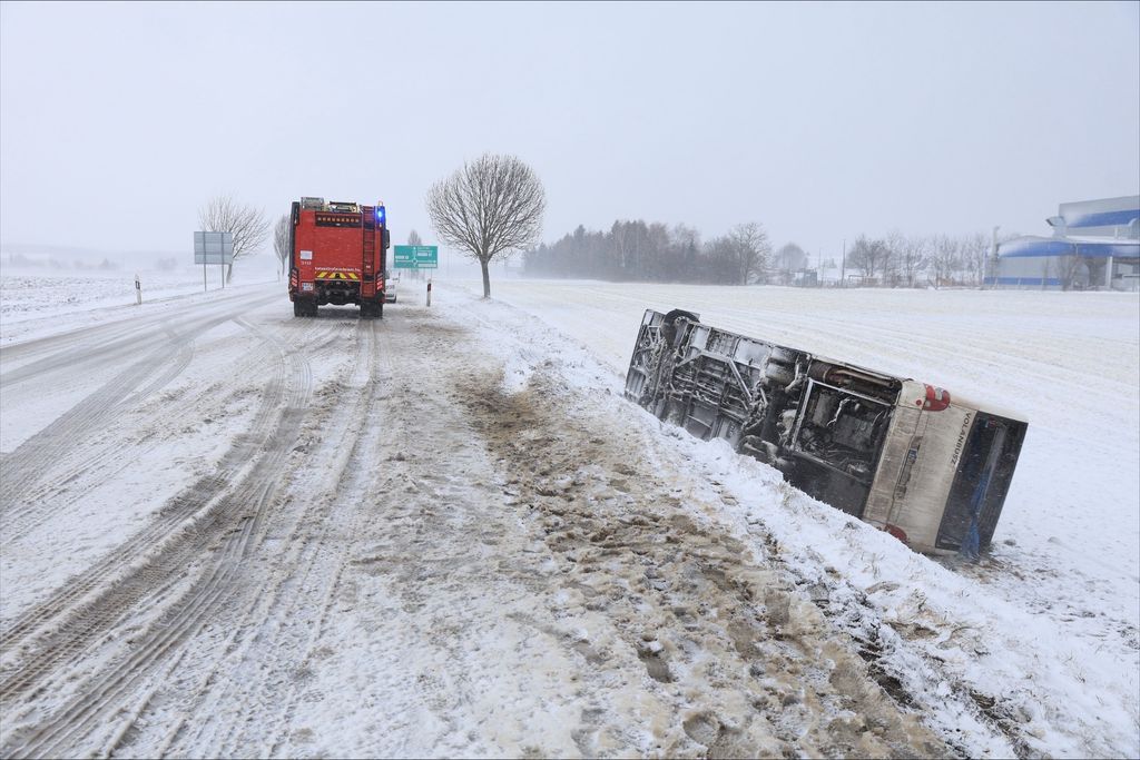 árokba borult busz Zala