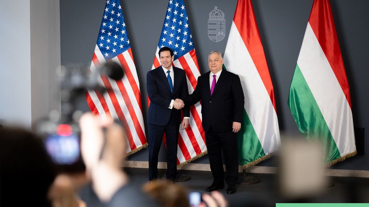 Orbán Viktor a kulisszák mögé enged betekintést + videó