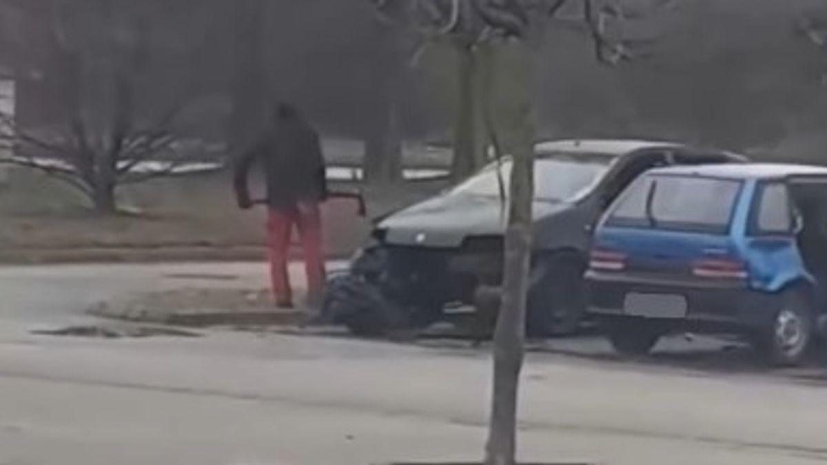 Illegális autóbontót fedeztek fel egy budapesti áruház parkolójában + videó
