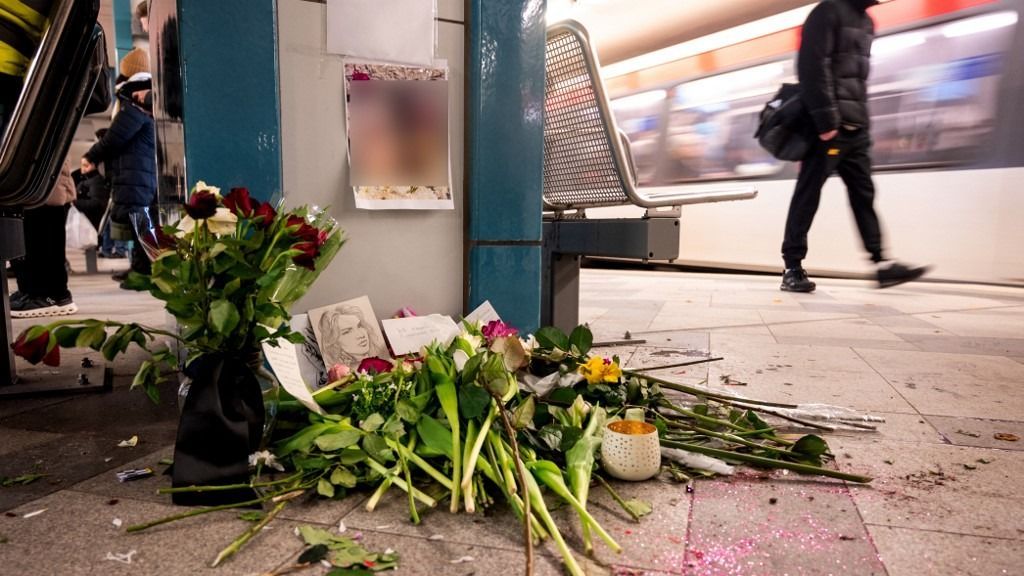 A hamburgi metrótragédia áldozatának emlékére állított kegyhely.