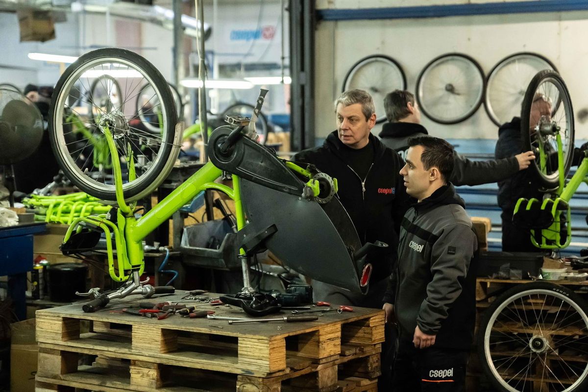 Budapest, 2026. február 12.A Külgazdasági és Külügyminisztérium (KKM) által közreadott képen a Csepel kerékpárgyár üzeme 2026. február 12-én. Ezen a napon az üzemben tett látogatást Szijjártó Péter külgazdasági és külügyminiszter. MTI/KKM, Csepel Művek