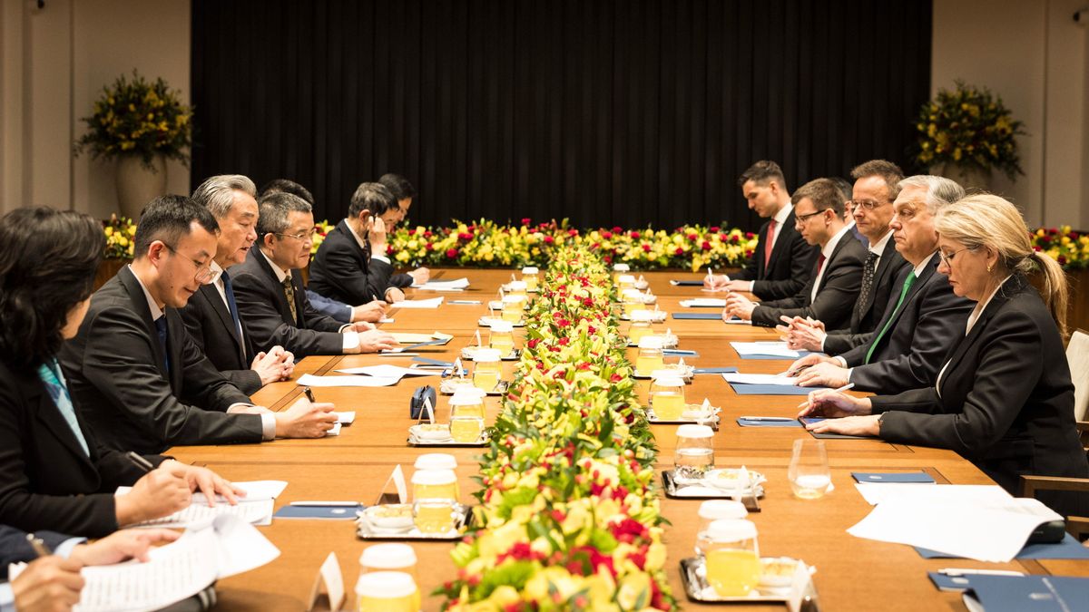 Orbán Viktor fogadta a kínai külügyminisztert