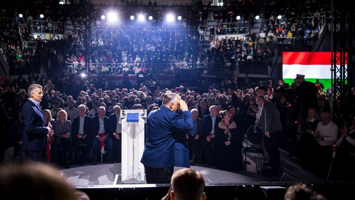 Hamarosan kezdődik a háborúellenes gyűlés Esztergomban, kövesse nálunk élőben!