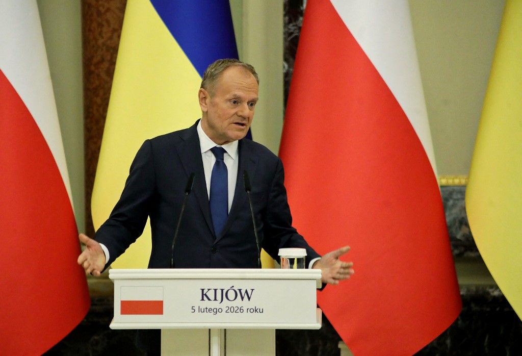 Donald Tusk Kijevbe utazott, ahol megerősítette: Ukrajnával közös fegyvergyártásba kezdenek (Fotó: AFP)