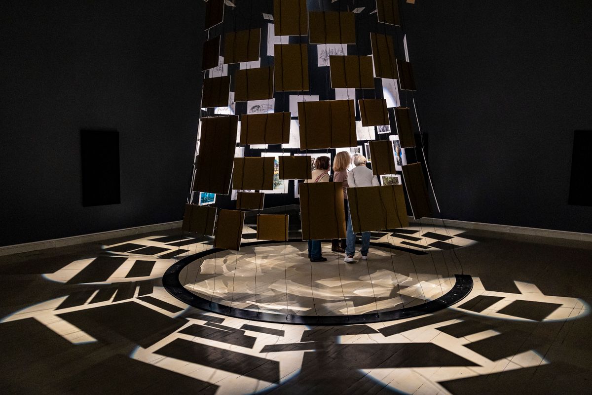 20251125 Budapest Műcsarnok Makovecz Imre kiállítás Angyalok és építészet – Makovecz Imre 90 címmel nyílt kiállítás a Műcsarnokban, az építész születésének évfordulóján. Fotó: Kállai Márton KM MW