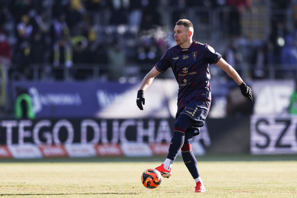 Szalai Attila azonnal a kezdőcsapatba került, de a második mérkőzésen már nem szerepelt a Pogon Szczecinben 