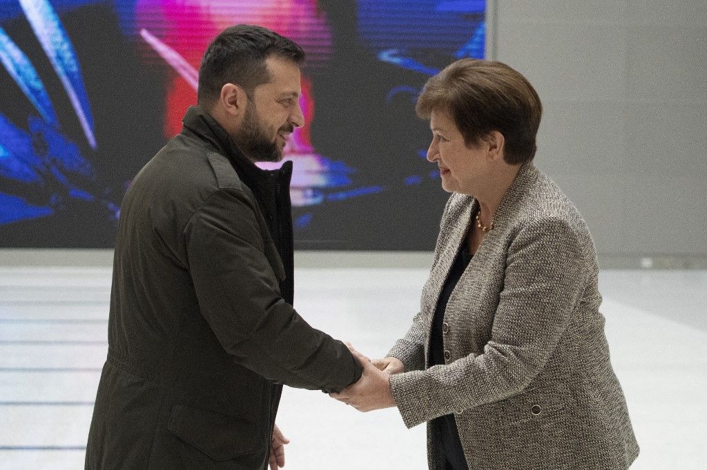 Krisztalin Georgieva az IMF ügyvezető igazgatója és Volodimir Zelenszkij Ukrajna elnöke Fotó: ROBERTO SCHMIDT / AFP