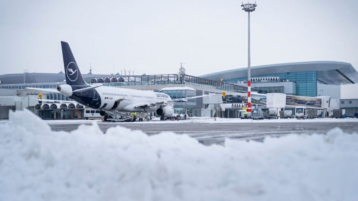 Reggel óta havazik – a repülőtér fontos bejelentést tett