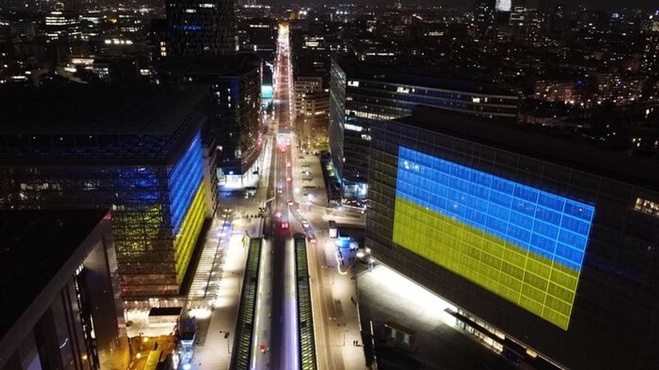 European Commission and European Council buildings lit in the colors of the Ukrainian flag on the fourth anniversary of the Russia-Ukraine war, Brussels, Feb. 23, 2026. (Photo: Dursun Aydemir/Anadolu via AFP)