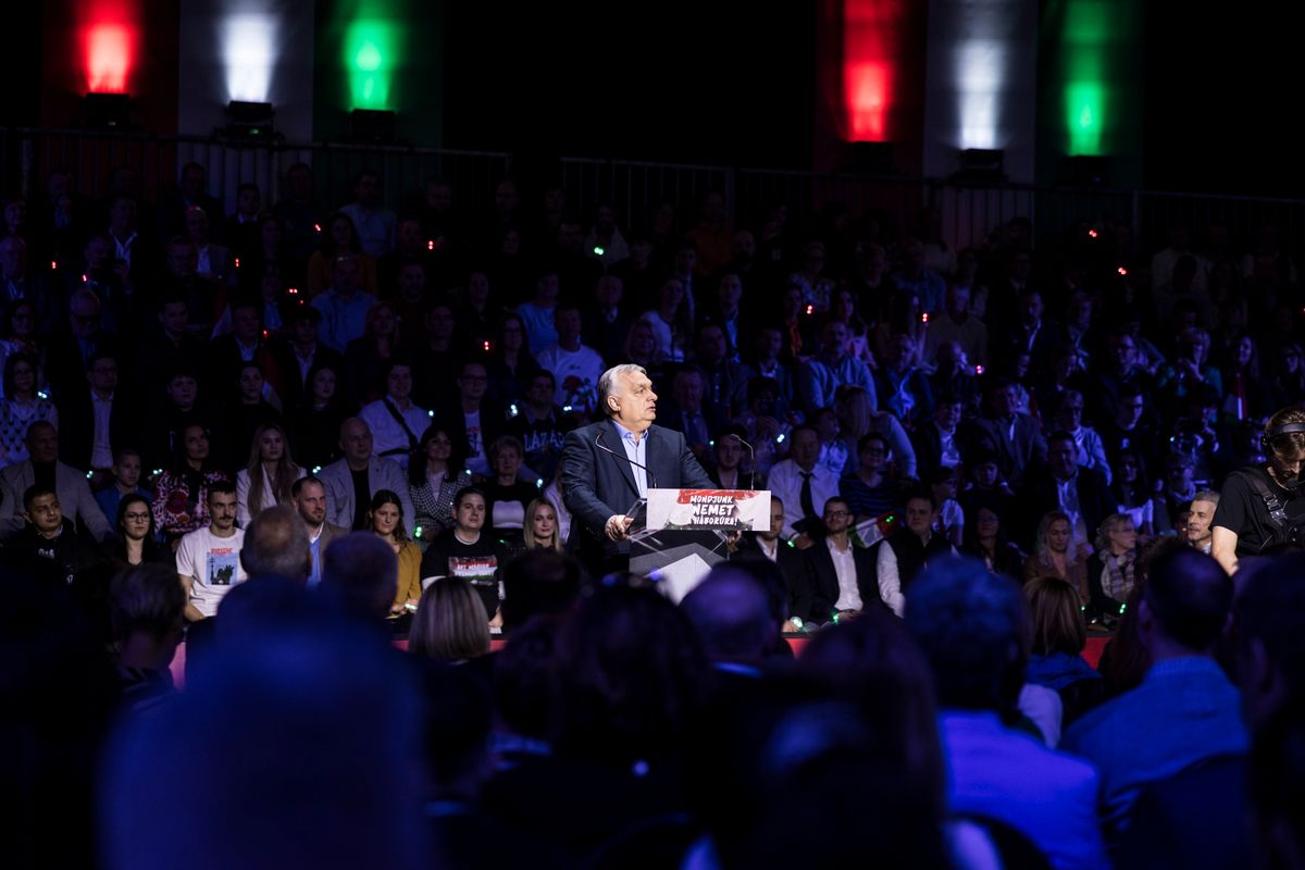 Szombathely, 2026. február 7.
A Miniszterelnöki Kommunikációs Főosztály által közreadott képen Orbán Viktor miniszterelnök beszédet mond a Digitális Polgári Körök által szervezett háborúellenes gyűlésen a szombathelyi a Haladás Sportkomplexumban 2026. február 7-én.
MTI/Miniszterelnöki Kommunikációs Főosztály/Kaiser Ákos