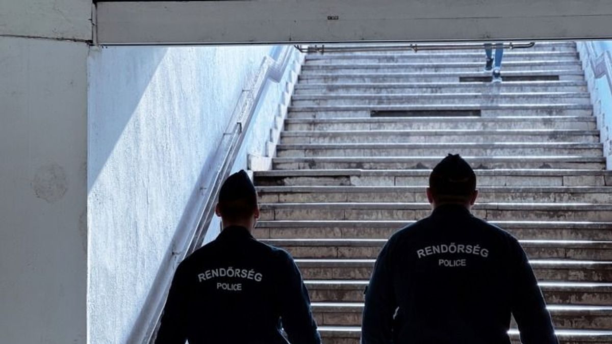 Túl gyorsan akart felszállni a buszra a fiatalember, nem volt nagy köszönet abban, amit csinált