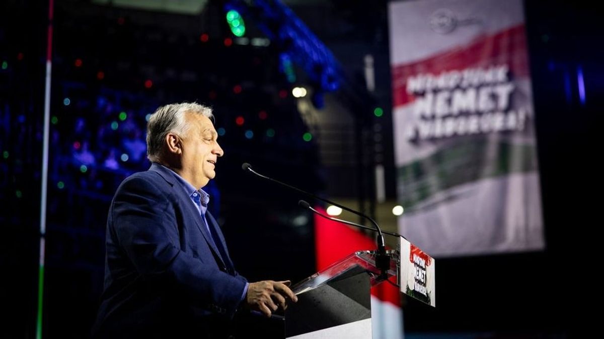 Komoly kihívója akadt Orbán Viktornak, a kormányfő tanácsokat adott az ifjú miniszterelnök-jelöltnek + videó