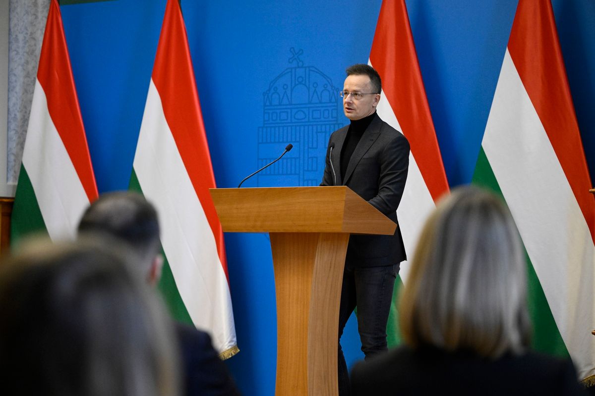 Budapest, 2026. február 6.
Szijjártó Péter külgazdasági és külügyminiszter a Neocore Games Development Kft. kutatás-fejlesztési beruházásának bejelentésén a Külgazdasági és Külügyminisztériumban 2026. február 6-án. A hazai videojáték-fejlesztő cég 4,5 milliárd forintos projektjét a kormány 1,5 milliárd forinttal támogatja, így segítve több új, magas hozzáadott értékű munkahely létrejöttét a fővárosban.
MTI/Bodnár Boglárka