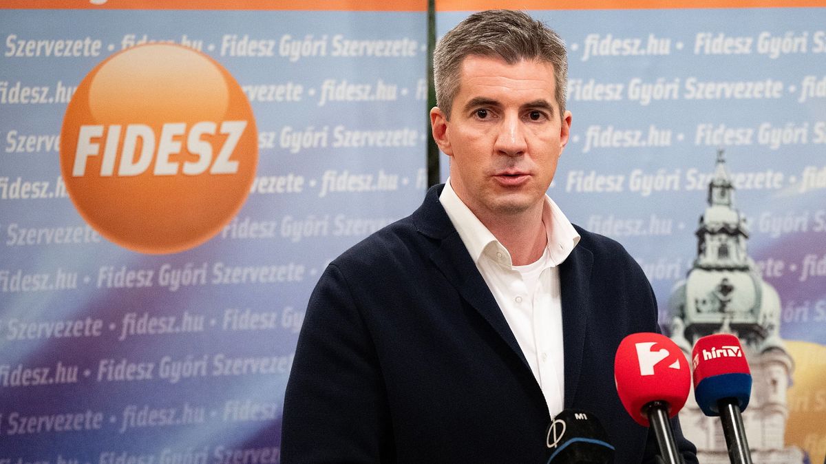 Pér, 2026. február 23.
Kocsis Máté, a Fidesz frakcióvezetője a kormánypártok országjárásának péri fóruma előtt tartott sajtótájékoztatón a település művelődési házában 2026. február 23-án.
MTI/Krizsán Csaba