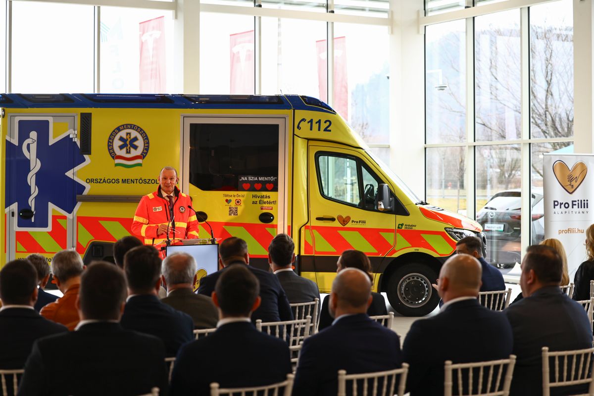 Pro Filii mentőutó átadása
Orszáhgos Mentőszolgálat
Mészáros csoport
Mészáros Lőrincz
Várkonyi Andrea