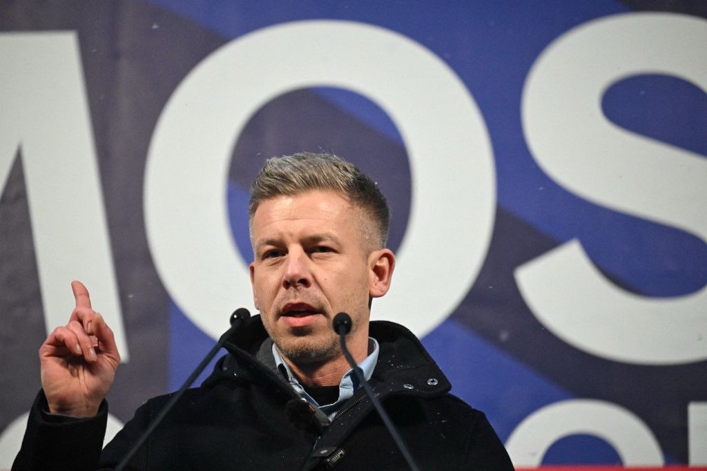 Hungarian opposition leader, head of the TISZA party and candidate for Hungarian Prime Minister Peter Magyar adresses supporters on February 16, 20226 at a campaign rally in Mezokovesd, the first stop on his resumed nationwide tour ahead of the April 12 election. Two months ahead of the general election, where polls show the opposition has a chance to put an end to Prime Minister Viktor Orban's 16-year-rule. (Photo by Attila KISBENEDEK / AFP)