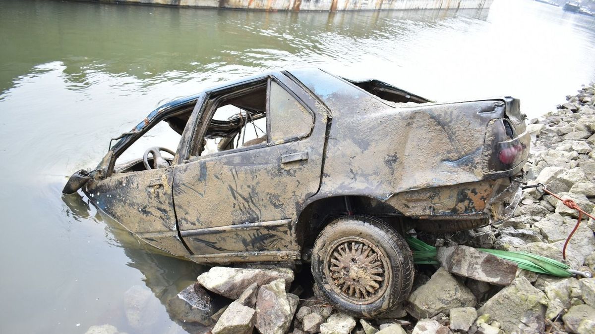 A Duna mélyén találtak rá egy tizenegy éve eltűnt autóra és sofőrjére