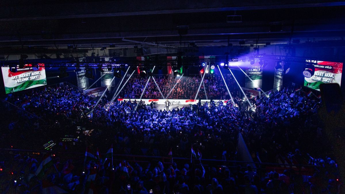 Békéscsabán folytatódik a háborúellenes gyűlés – kövesse nálunk élőben! + videó