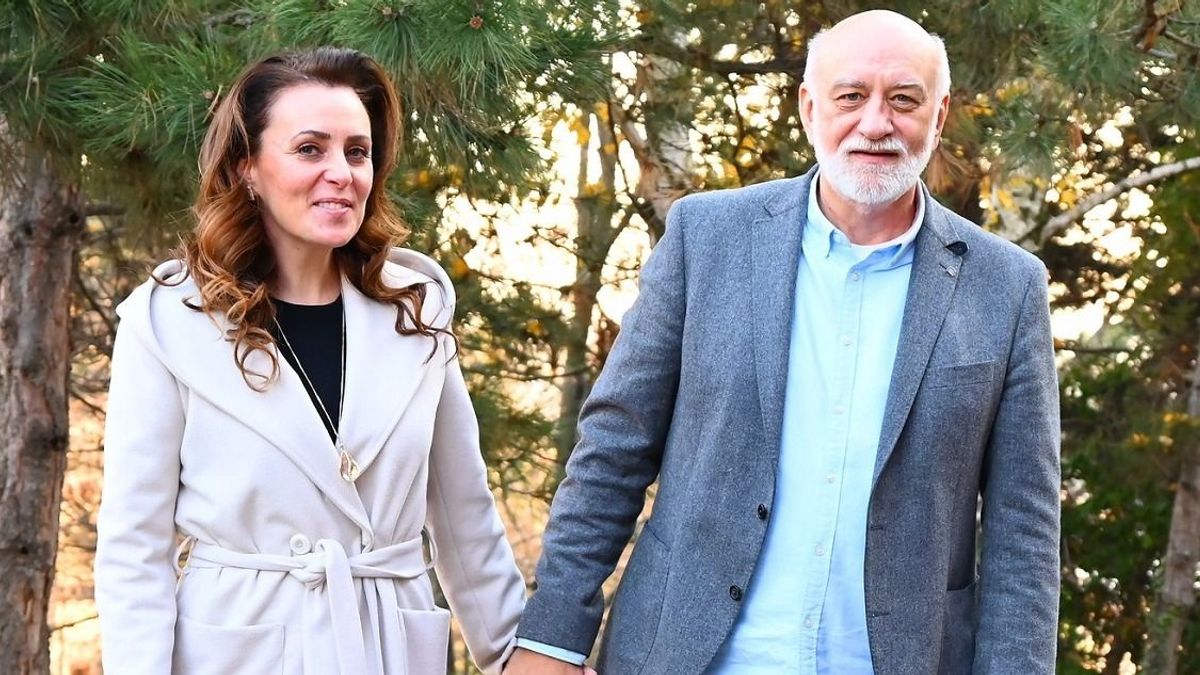 Egy többször is megbüntetett kuruzslót mutatott be neves rákkutatóként Magyar Péter