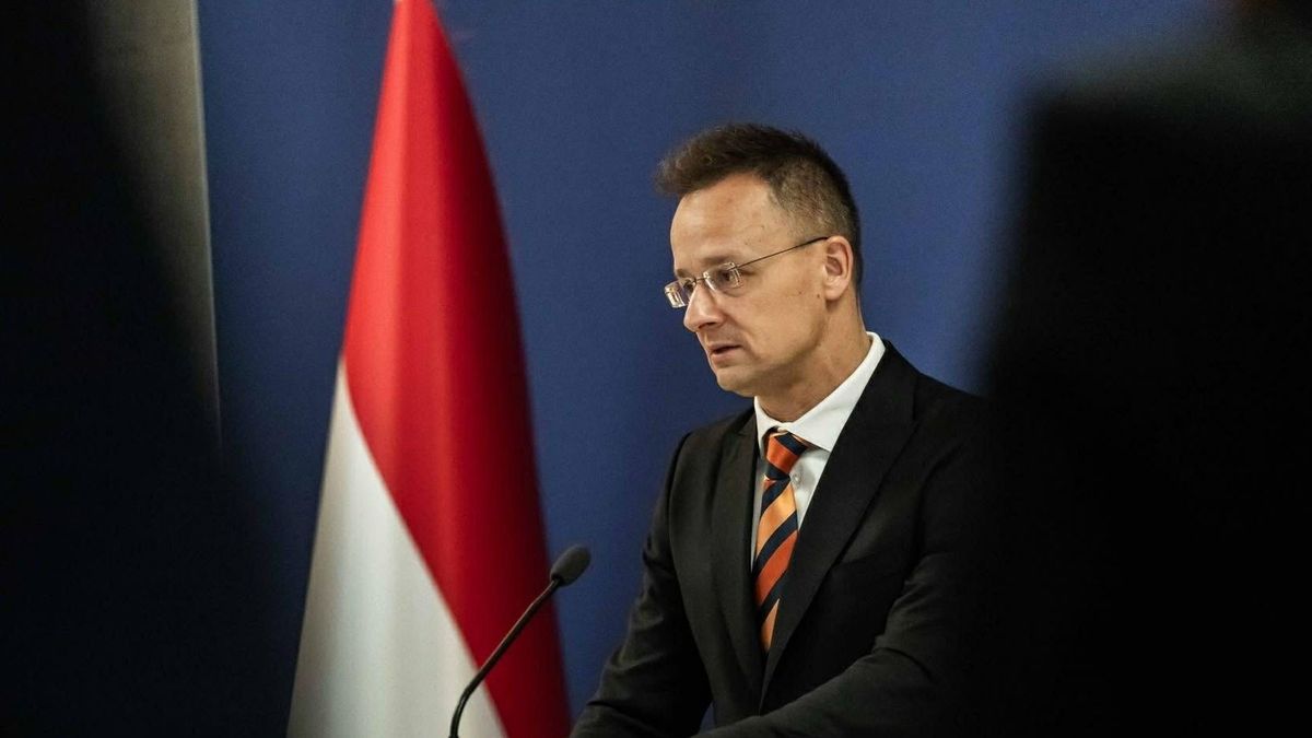 Szijjártó Péter: Fennmarad a légtérzár Katarban és az Emírségekben