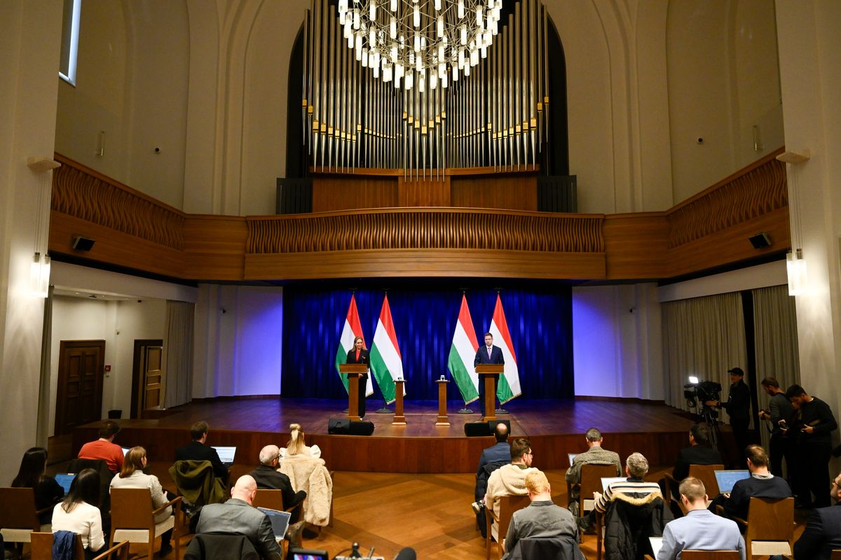 Budapest, 2026. február 12.
Gulyás Gergely, a Miniszterelnökséget vezető miniszter és Vitályos Eszter kormányszóvivő a Kormányinfó sajtótájékoztatón a Karmelita kolostorban 2026. február12-én.
MTI/Hegedüs Róbert