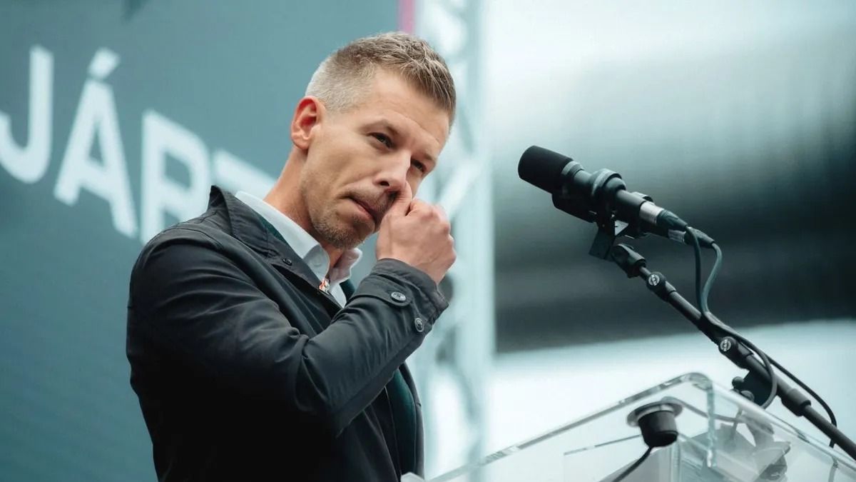 Deák Dániel: Manipulatív kutatásokkal próbálják erősíteni Magyar Pétert és a Tisza Pártot + videó