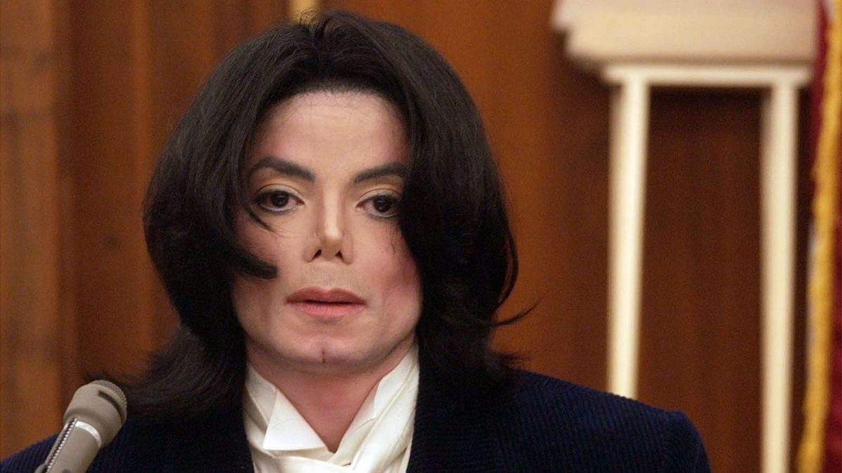 Paróka, rothadó lábak, törött bordák – Megrázó részleteket tár fel az új Michael Jackson dokumentumfilm