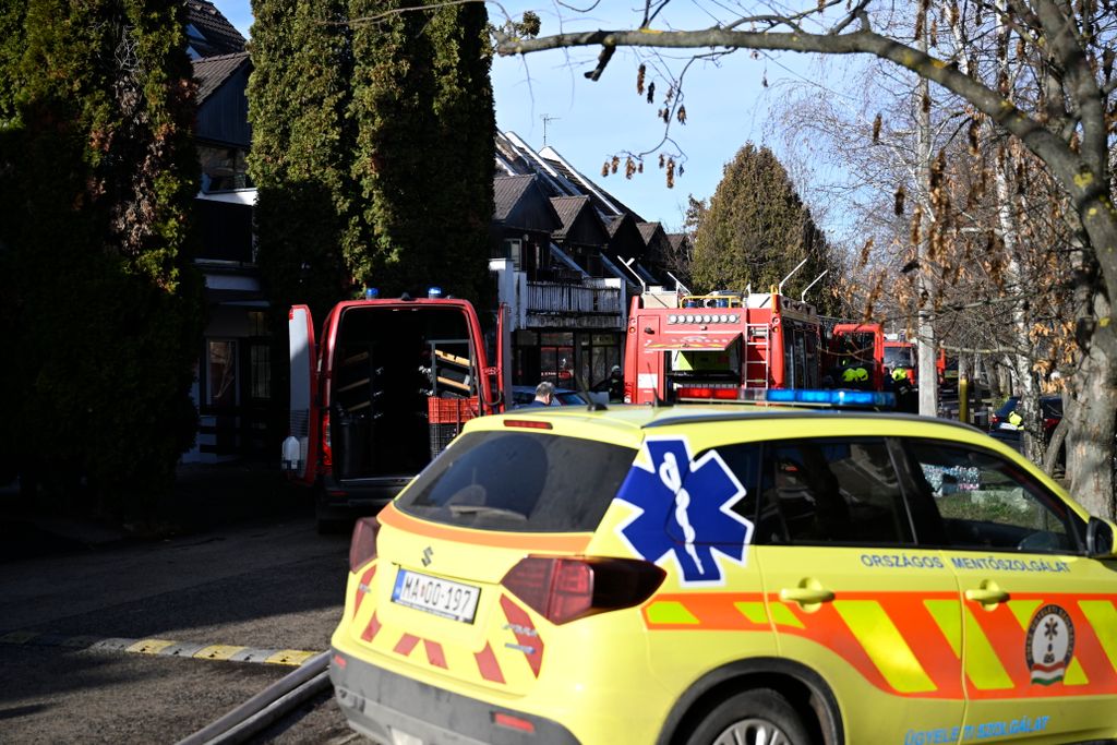 Kigyulladt egy kétszintes épület Budakeszin