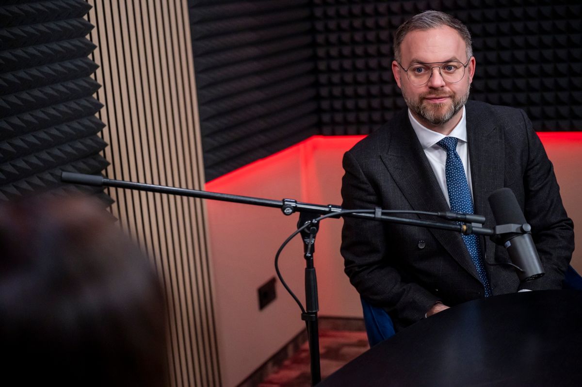 Budapest, 2026. február 5.
Orbán Balázs, a miniszterelnök politikai igazgatója a közmédia Kell még mondanom valamit, Ildikó? című podcastjának felvételén a Médiaszolgáltatás-támogató és Vagyonkezelő Alap (MTVA) Kunigunda útjai székházának podcast-stúdiójában 2026. február 5-én.
MTI/Balogh Zoltán