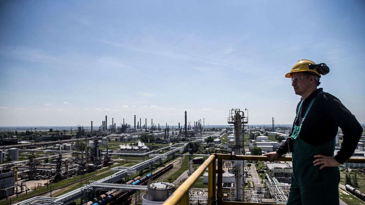 Betelt a pohár – A Mol ultimátumot küldött a Janaf-nak: át kell engedniük az orosz kőolajat