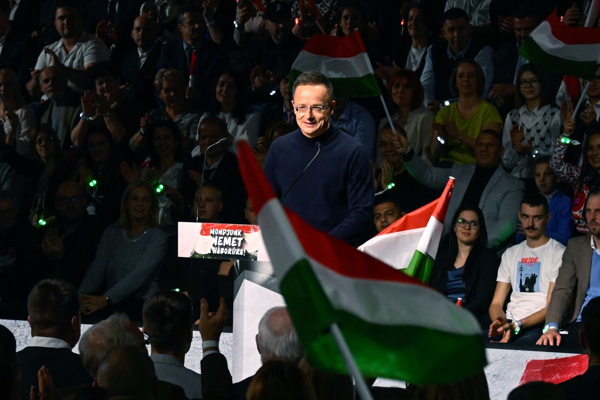 A digitális polgári körök szombathelyi gyűlésén Szijjártó Péter a magyar út választásának fontosságát méltatta, Orbán Viktor pedig bejelentette, hogy ismét találkozik Donald Trump amerikai elnökkel