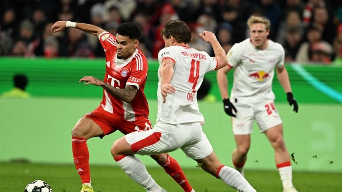 Csalás és VAR-botrány Orbánék ellen, Gulácsi riválisát hibáztatják a Bayern elleni meccs után