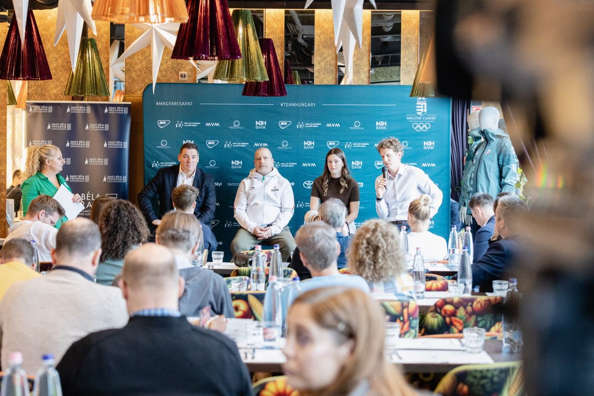 Brunner Blanca (az asztalnál jobbról a második) az utolsó utáni pillanatban tudta meg, hogy magyar színekben a téli olimpiai játékokon is indulhat hódeszkában