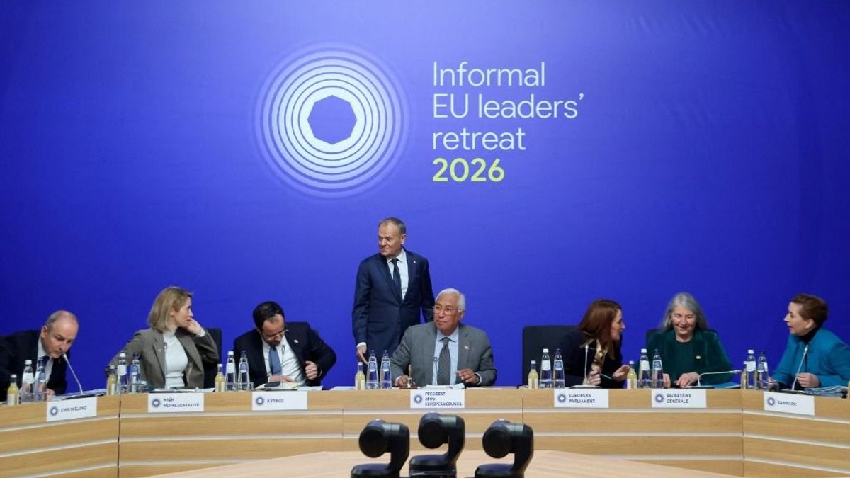 Orbán Viktor sajtószkanderrel kezdett az uniós csúcson