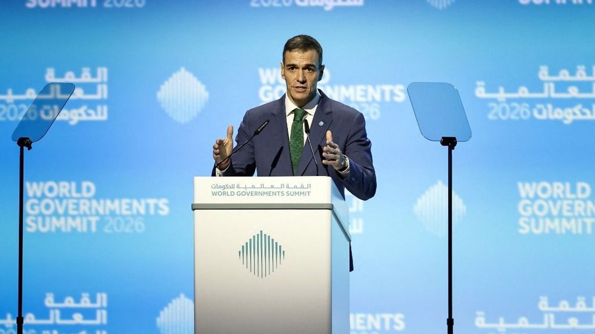 Először félmillió migránst legalizált, most a szólásszabadságot fojtaná meg a spanyol kormányfő