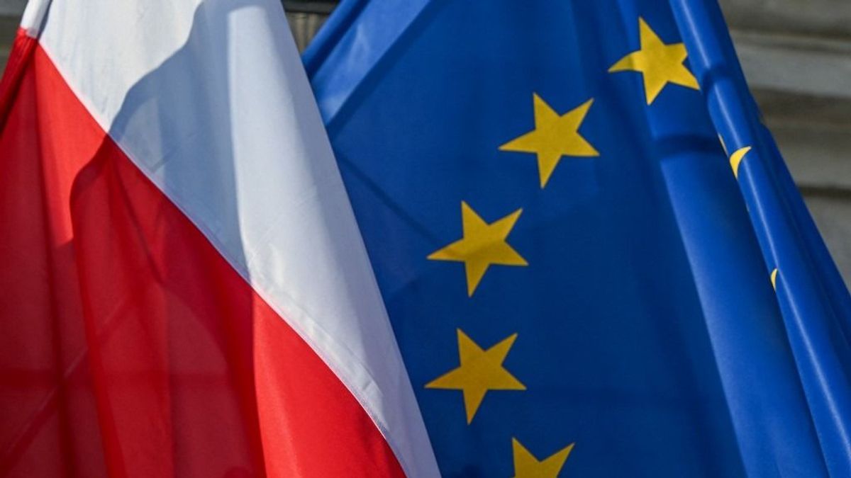 A jobboldali lengyelek jobban bíznak az USA-ban, mint Brüsszelben