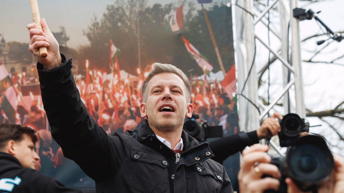 Ismét pénzért kuncsorog Magyar Péter