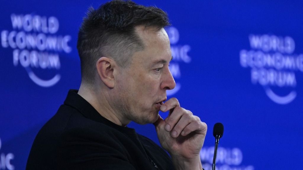 Musk mindössze annyit fűzött hozzá: „A bürokrácia megrontotta a demokráciát.”
