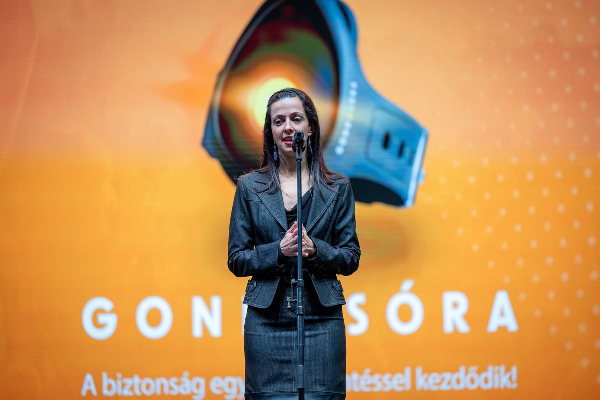 Szerencs, 2026. február 15.
Koncz Zsófia, a Kulturális és Innovációs Minisztérium családokért felelős államtitkára, a térség fideszes országgyűlési képviselője beszédet mond a gondosóra családi napon Szerencsen, a Kulcsár Anita Városi Sportcsarnokban 2026. február 15-én.
MTI/Erdős József