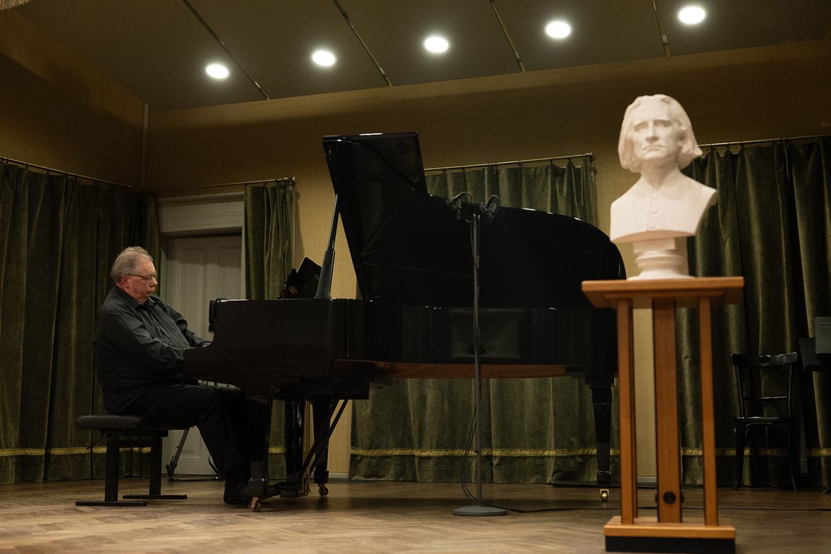 Kurtág György zeneakadémiai díszdoktorrá avatása