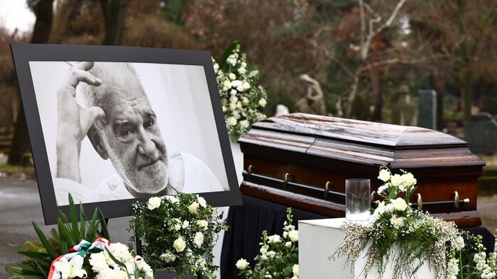 Tarr Béla temetése