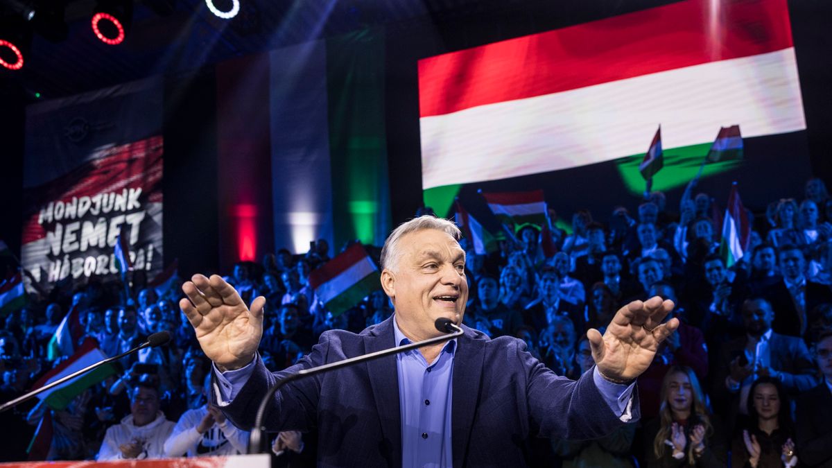Orbán Viktor reggel teríti a lapjait a Barátság kőolajvezetékkel kapcsolatban