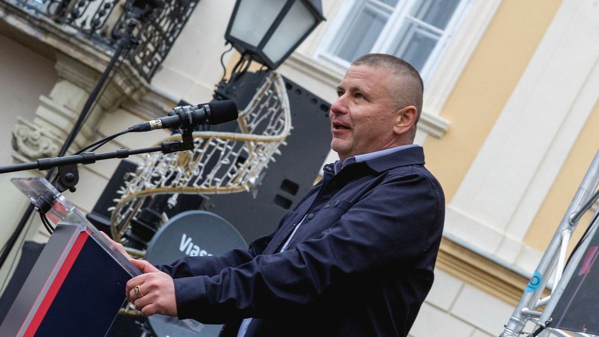 Ruszin-Szendi szerint a kormány csak riogat a háborús veszéllyel, miközben pártja a háborúpártiak oldalán áll + videó