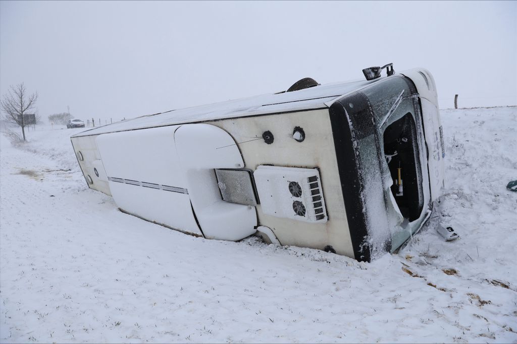 árokba borult busz Zala