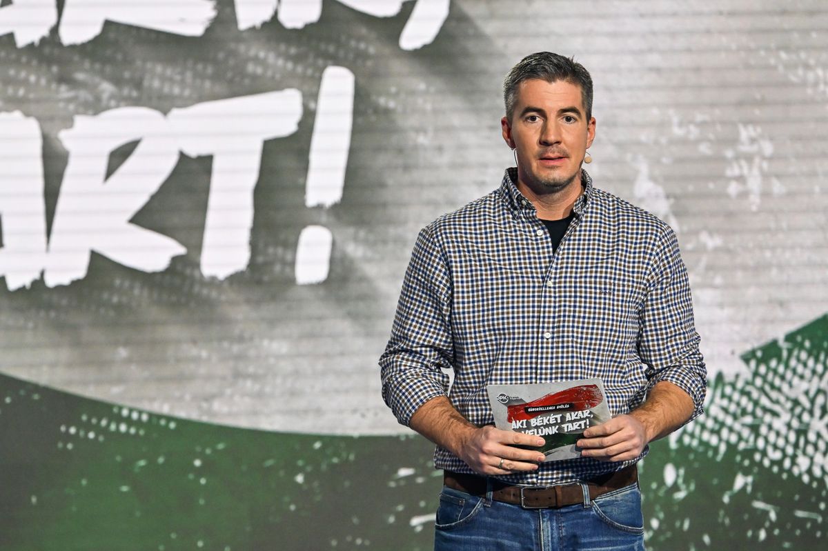 Mohács, 2025. december 13.
Kocsis Máté, a Fidesz frakcióvezetője beszédet mond a digitális polgári körök által szervezett háborúellenes gyűlésen a mohácsi Városi Sportcsarnokban 2025. december 13-án.
MTI/Illyés Tibor