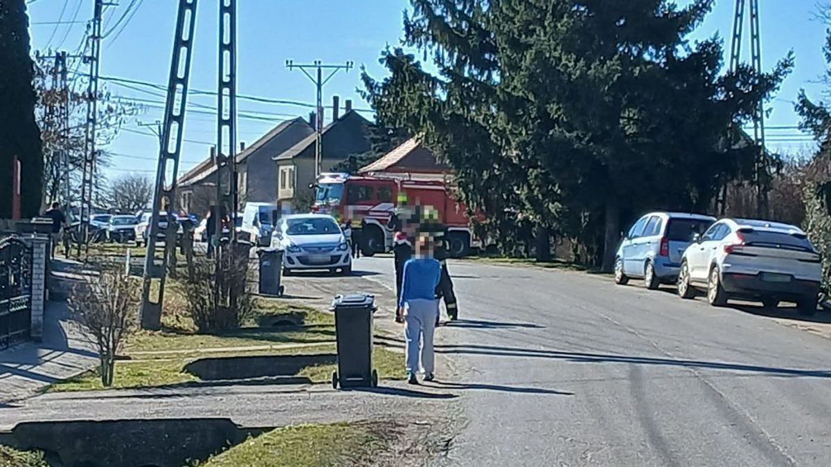 Döbbenetes pillanat: vezetés közben leállt a traktoros szíve, mentőhelikopter szállt le a helyszínen